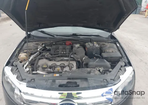 2010 Ford Fusion Sport z USA, uszkodzony, nr VIN 3FAHP0KC3AR204935